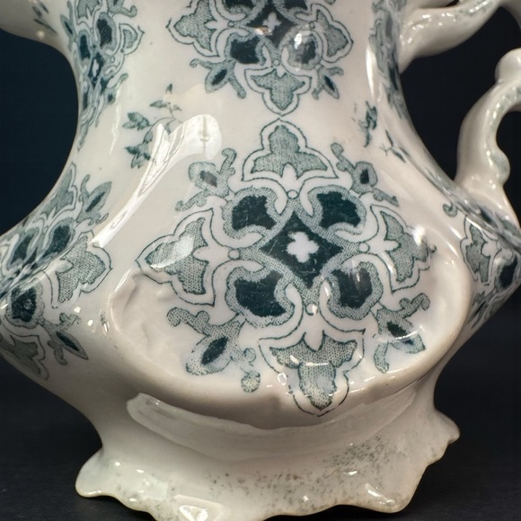 Antique 1891-1914 W.H. Grindley & Co. Green Syrian Pattern Creamer - Picture 6 of 6
